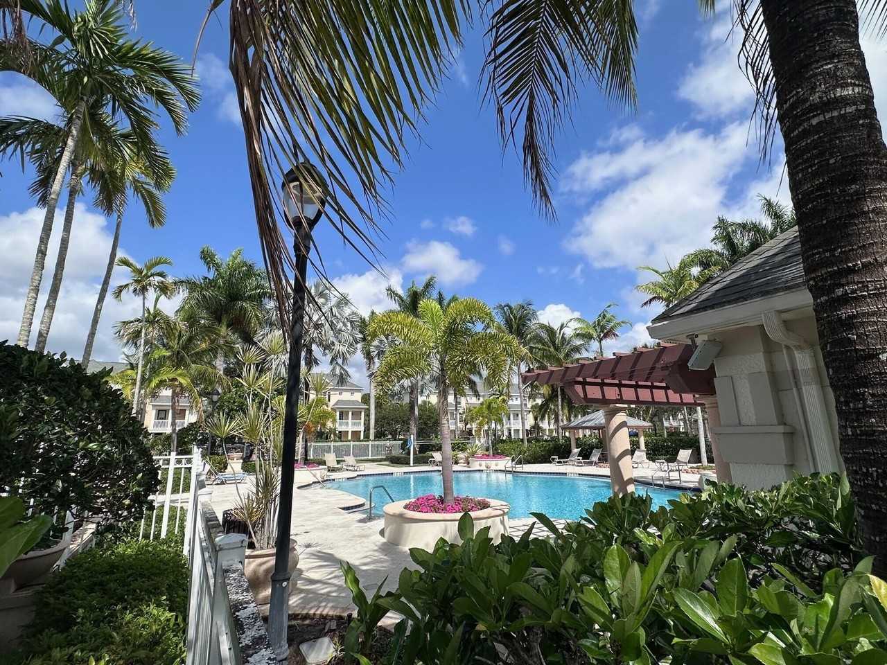 275 Murcia Dr Apt 304 - Photo 4 of 29