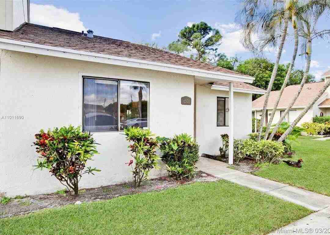 6508 Dockside Cir - Photo 3 of 9