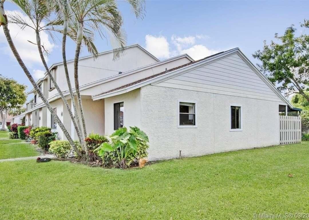 6508 Dockside Cir - Photo 4 of 9