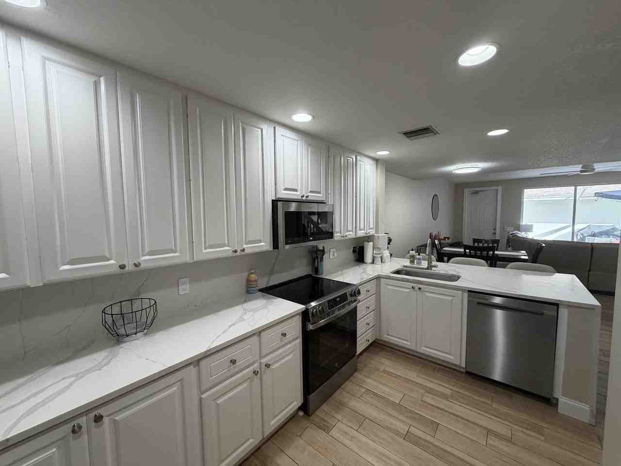 223 Soriano Dr - Photo 4 of 20