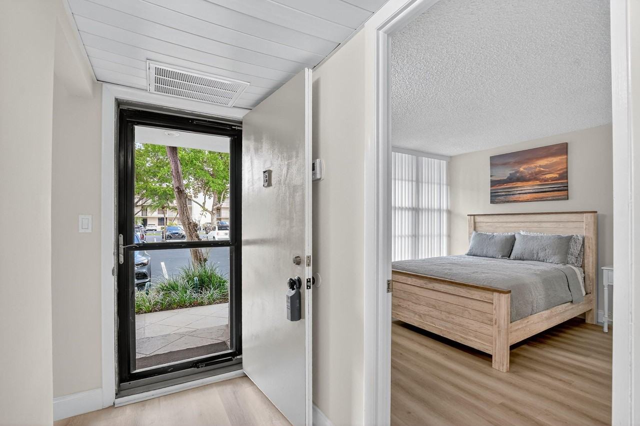 8 Royal Palm Way Unit 107 - Photo 4 of 50