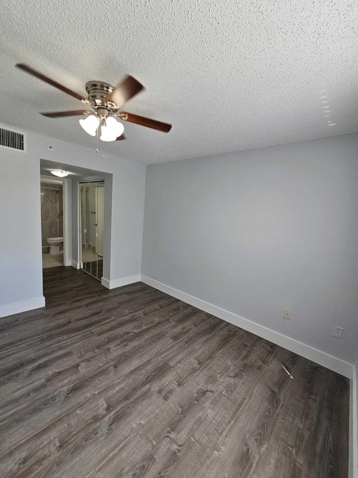 1100 Crestwood Ct S Apt 1116 - Photo 7 of 12