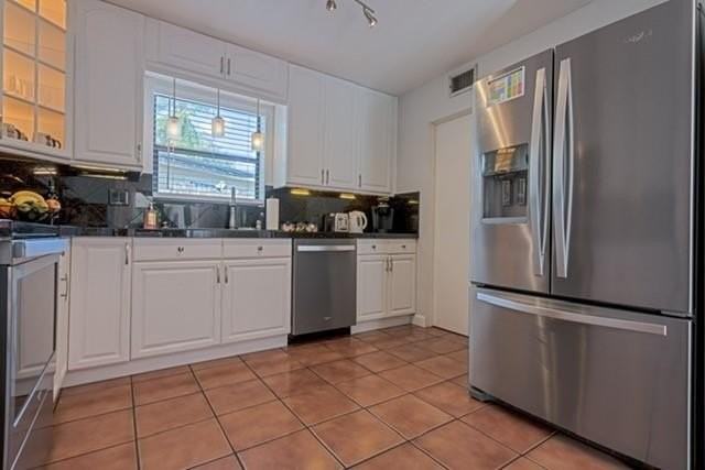 1311 Sw 56th Ave - Photo 3 of 31