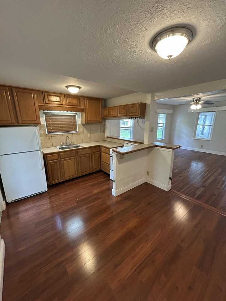 710 Se 16th St Unit A - Photo 2 of 16