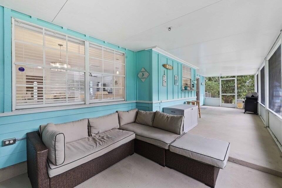 5554 Hibiscus Rd - Photo 2 of 50