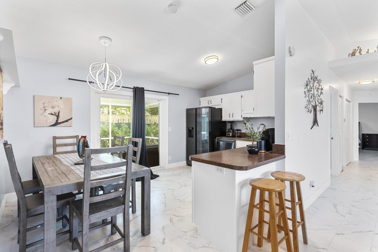 812 Nw 6th Ave - Photo 5 of 26