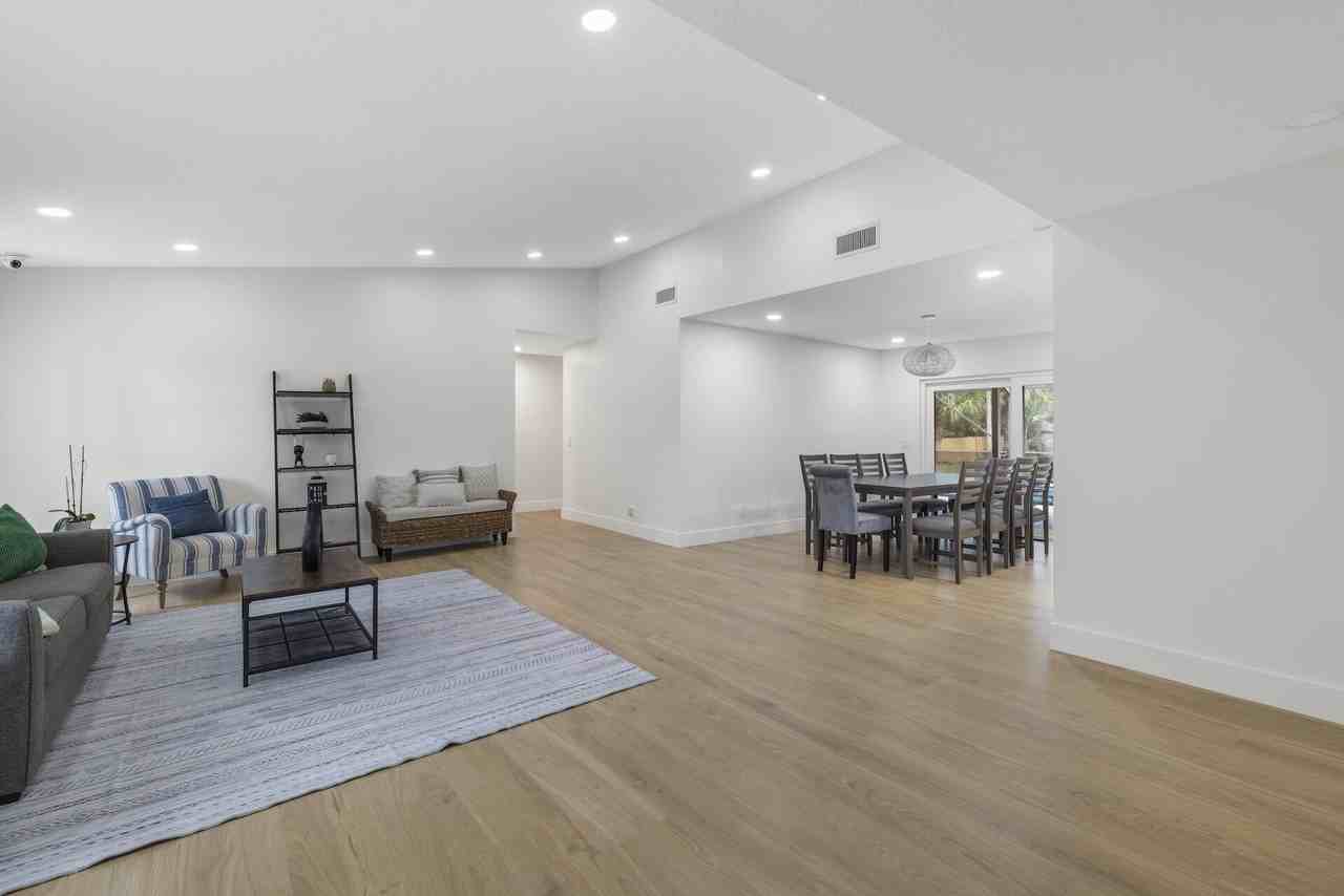 12151 Old Country Rd N - Photo 3 of 28