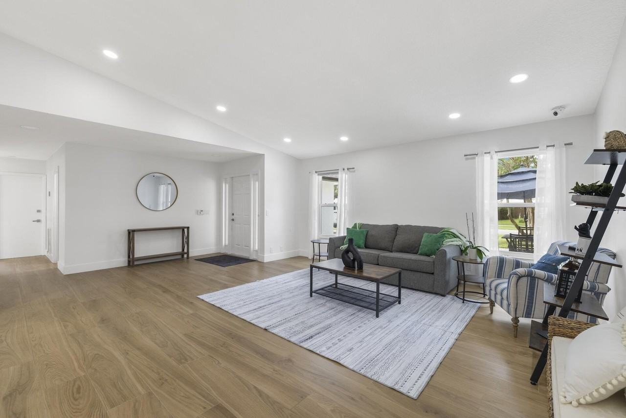 12151 Old Country Rd N - Photo 4 of 28