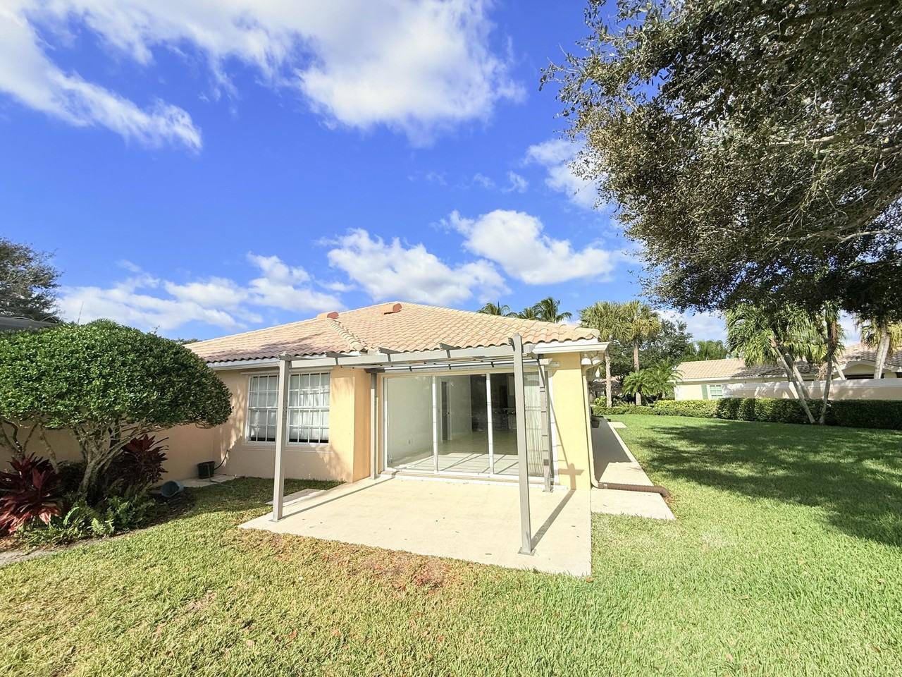 8270 Eleuthera Ln - Photo 3 of 25