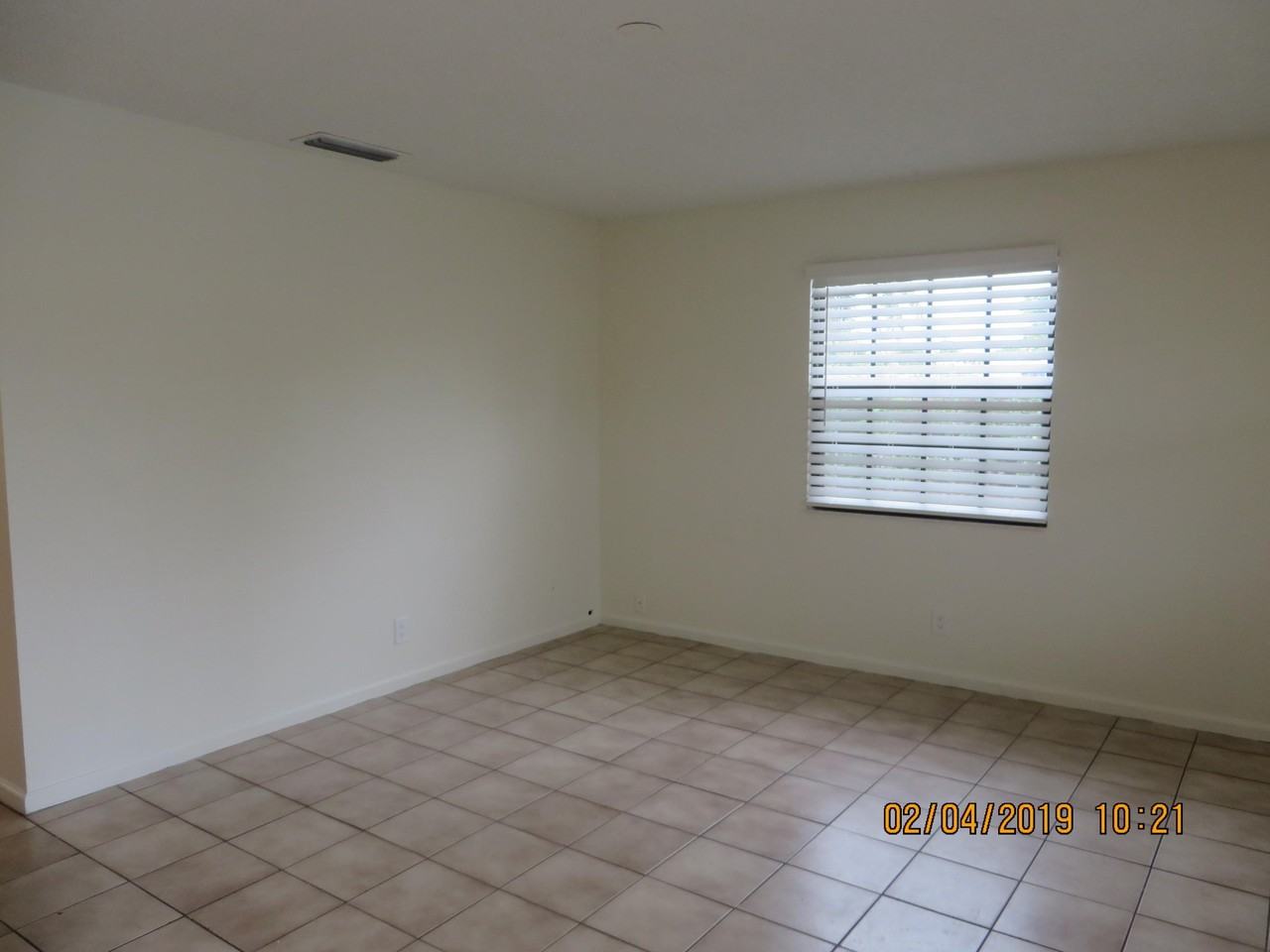 2202 Ne 4th St Apt 10 - Photo 4 of 15