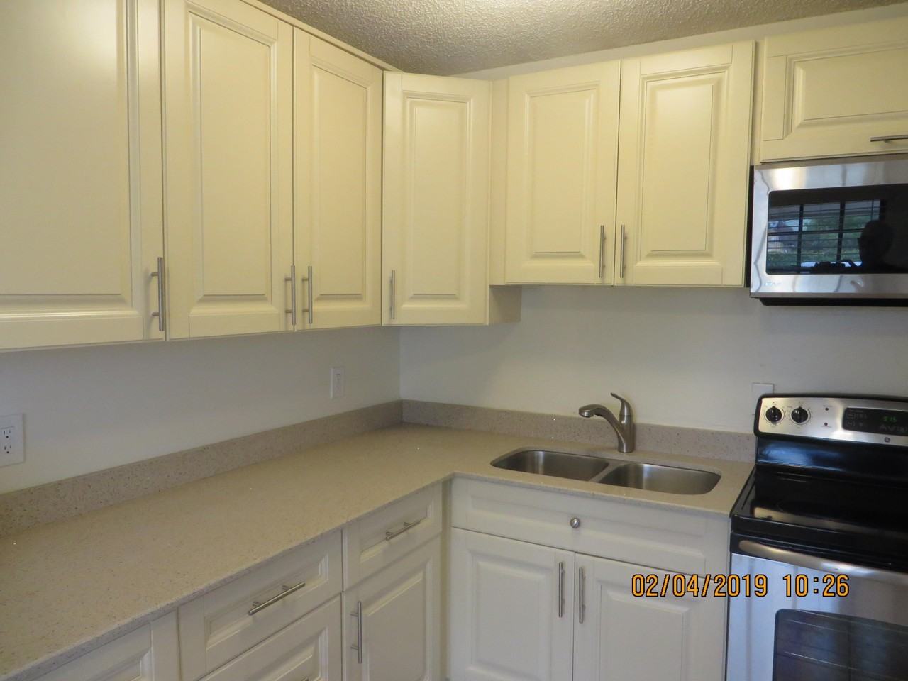 2202 Ne 4th St Apt 10 - Photo 7 of 15