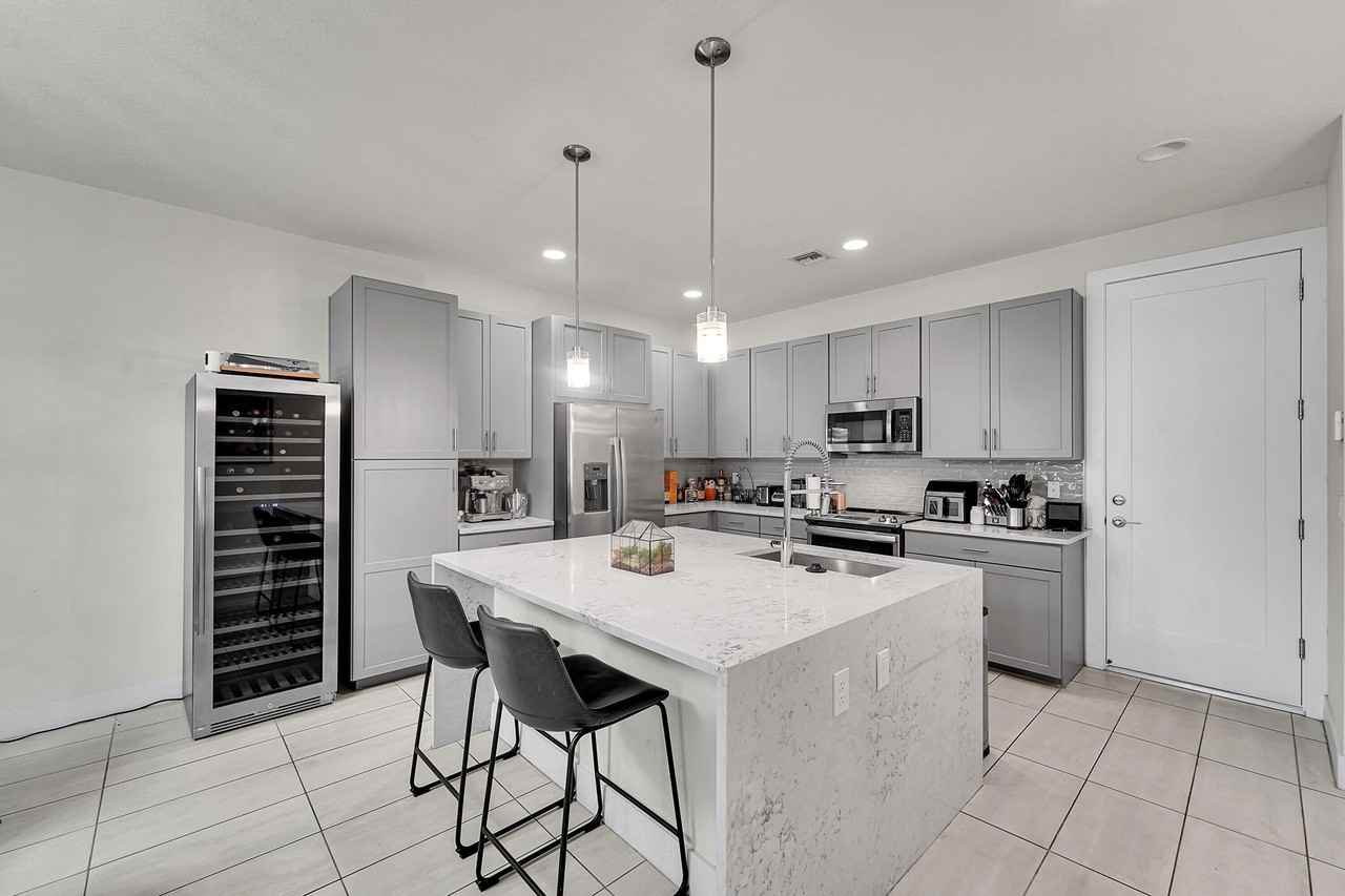 1410 Sw 4th Ave Unit 1410 - Photo 6 of 27