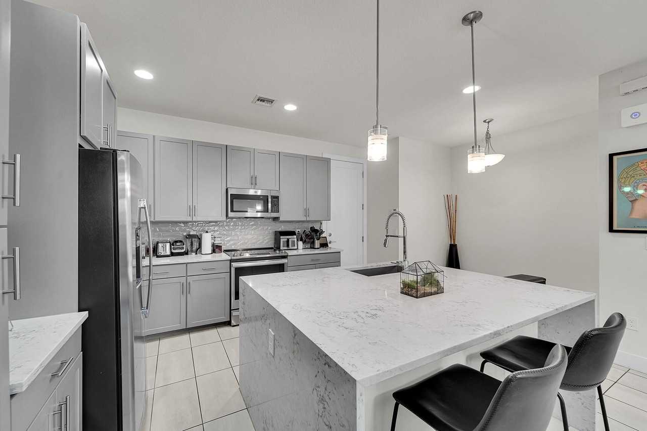 1410 Sw 4th Ave Unit 1410 - Photo 7 of 27