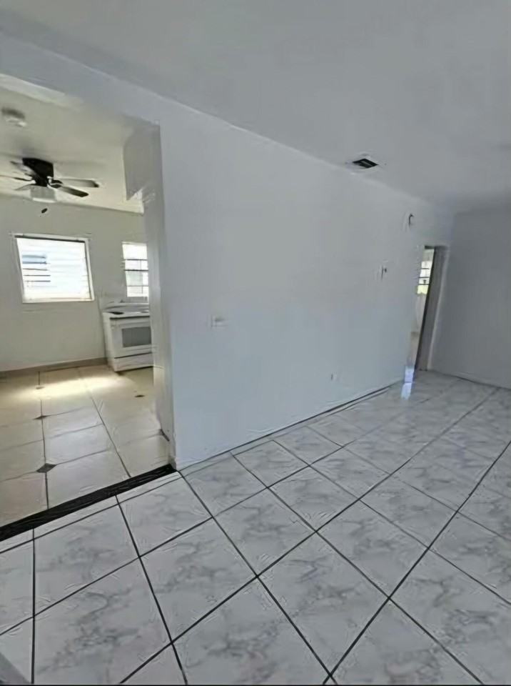 1440 Ne 171st St Apt 4 - Photo 3 of 8