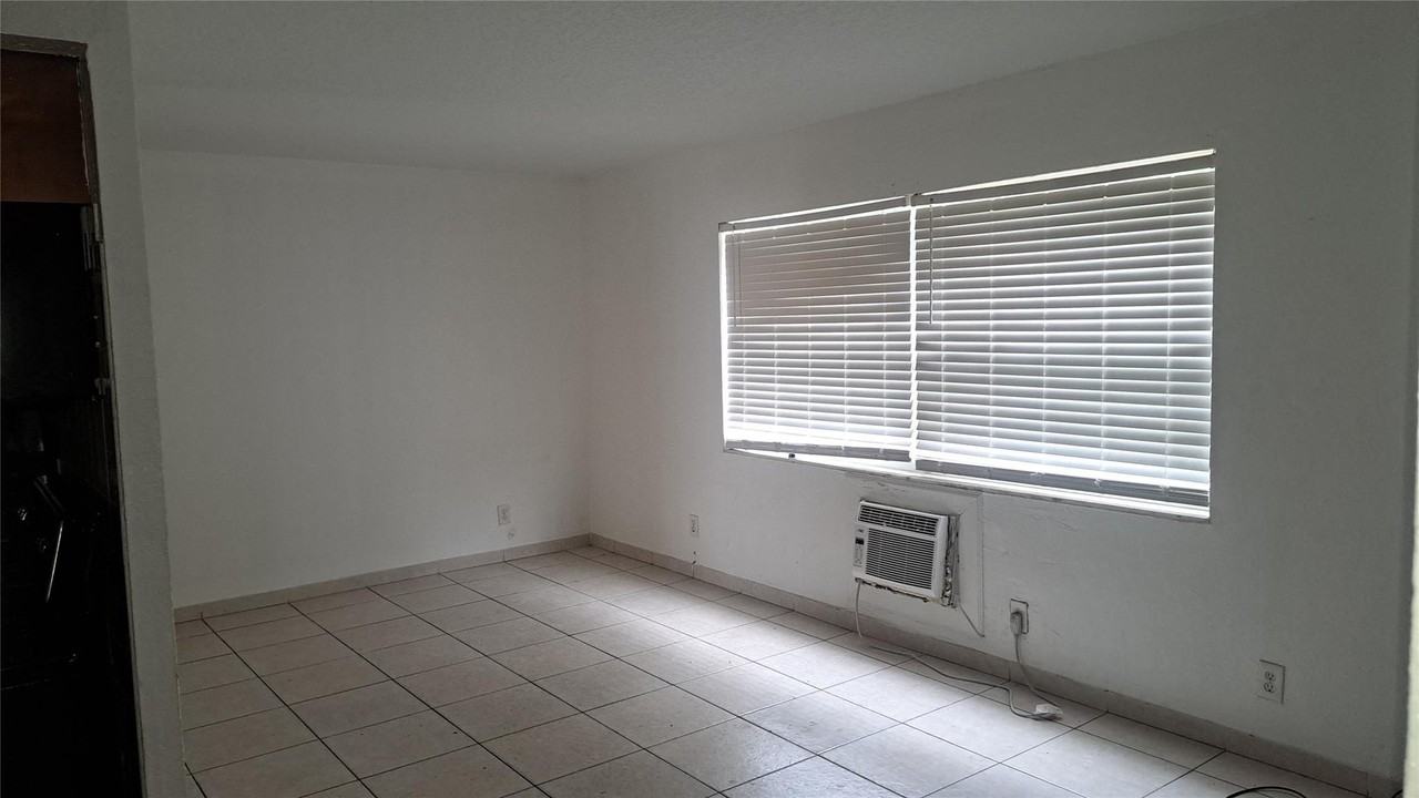 925 S K St Apt 4 - Photo 3 of 12