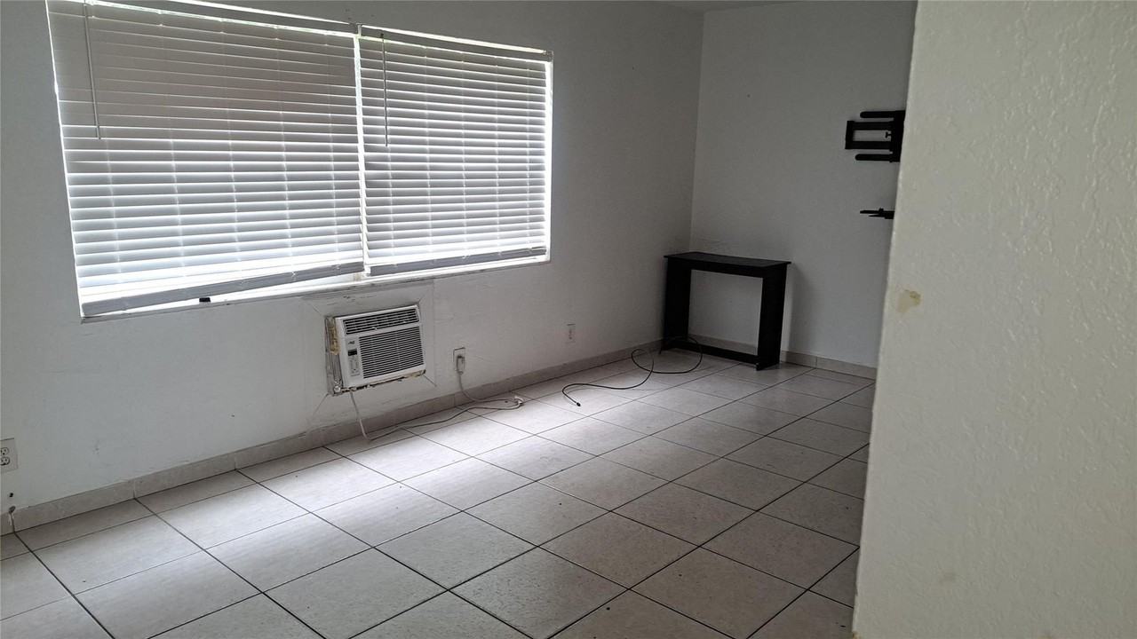 925 S K St Apt 4 - Photo 7 of 12