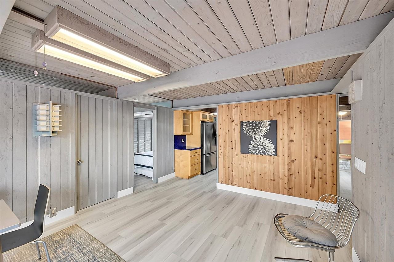 234 Pine Ave - Photo 3 of 32