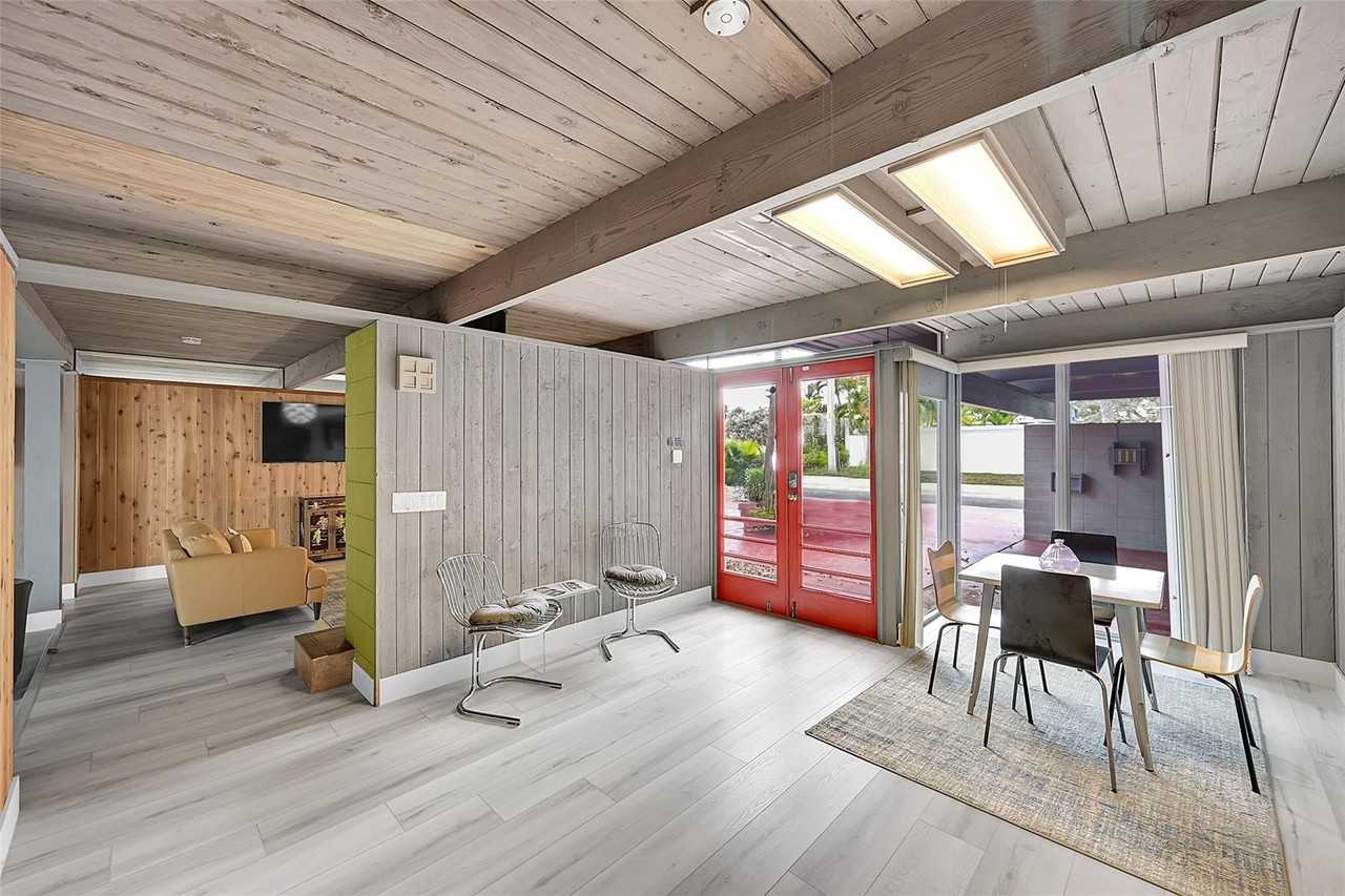 234 Pine Ave - Photo 4 of 32