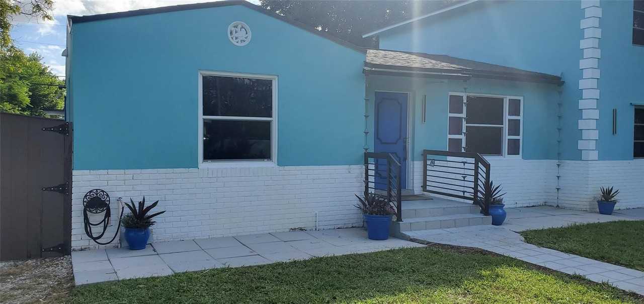 1548 Sw 28th Ave - Photo 3 of 15