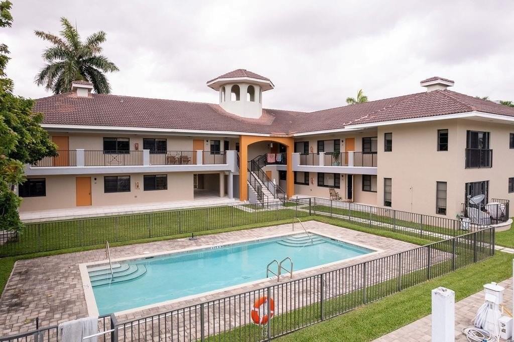 64 Isle Of Venice Dr Apt 26 - Photo 4 of 39