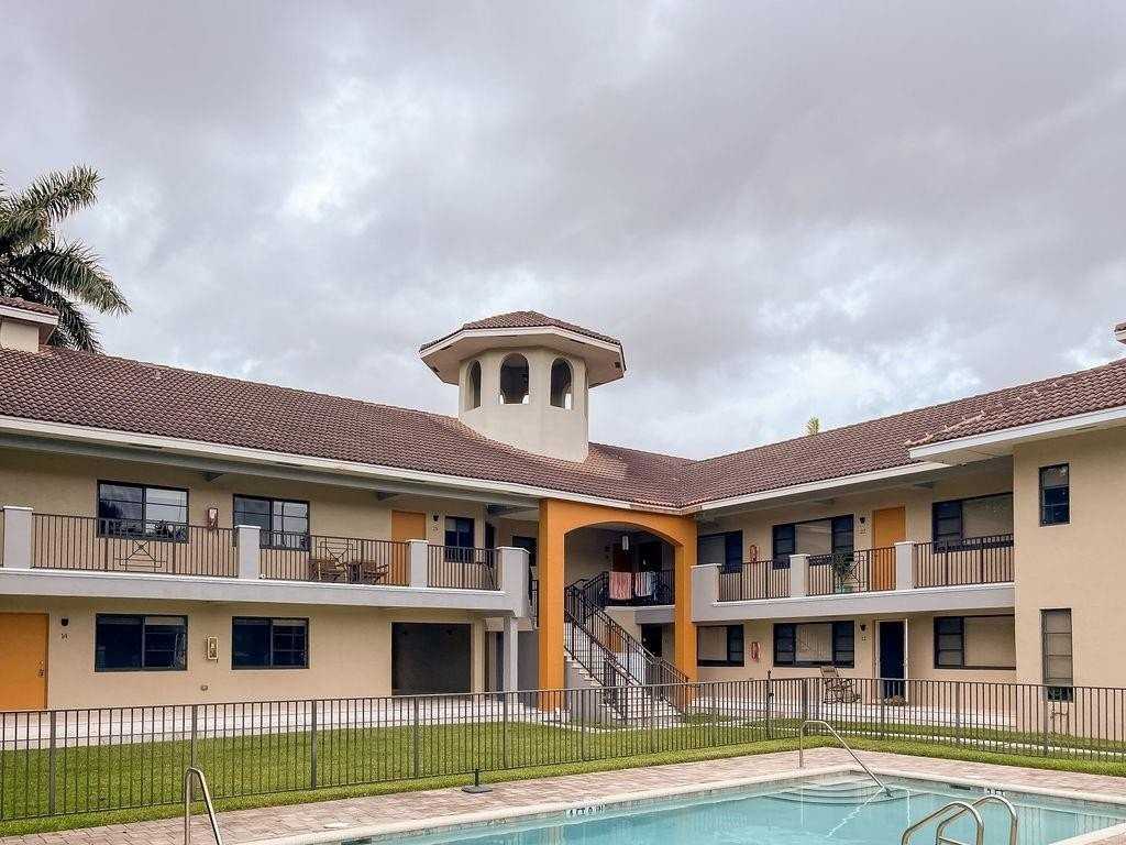 64 Isle Of Venice Dr Apt 26 - Photo 5 of 39