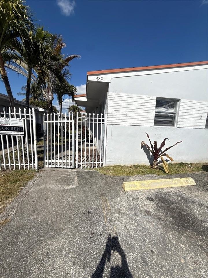 720 Sw 7th St #1 - Photo 2 of 26