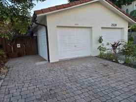 2522 Ne 9th St - Photo 1 of 1