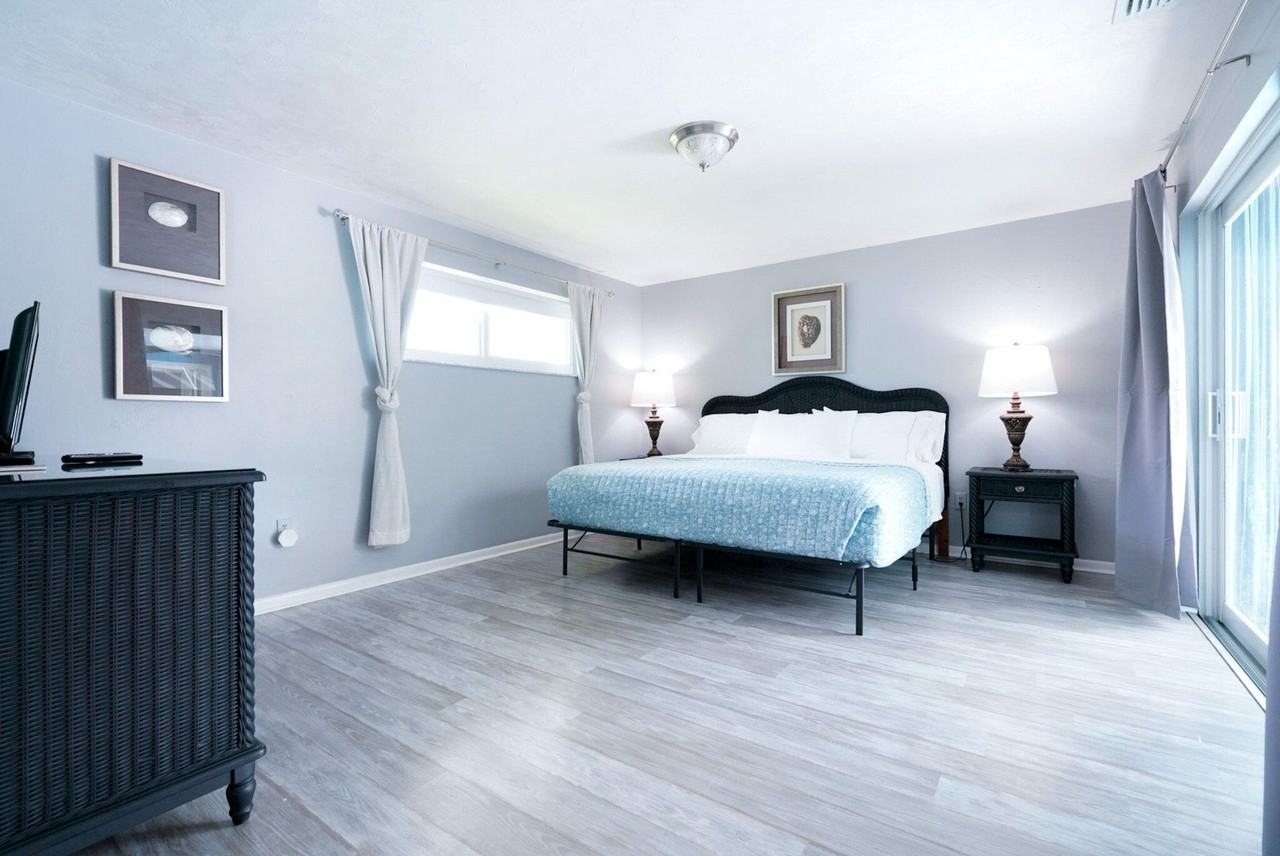 1351 Oaklawn Ct - Photo 2 of 36