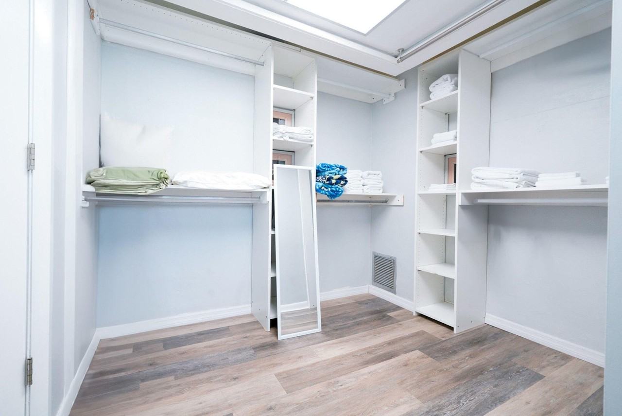 1351 Oaklawn Ct - Photo 4 of 36