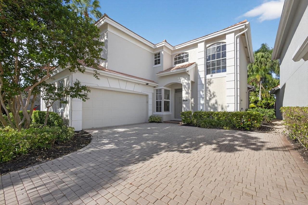 8400 Heritage Club Dr