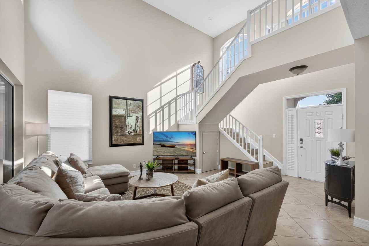 8400 Heritage Club Dr - Photo 4 of 50