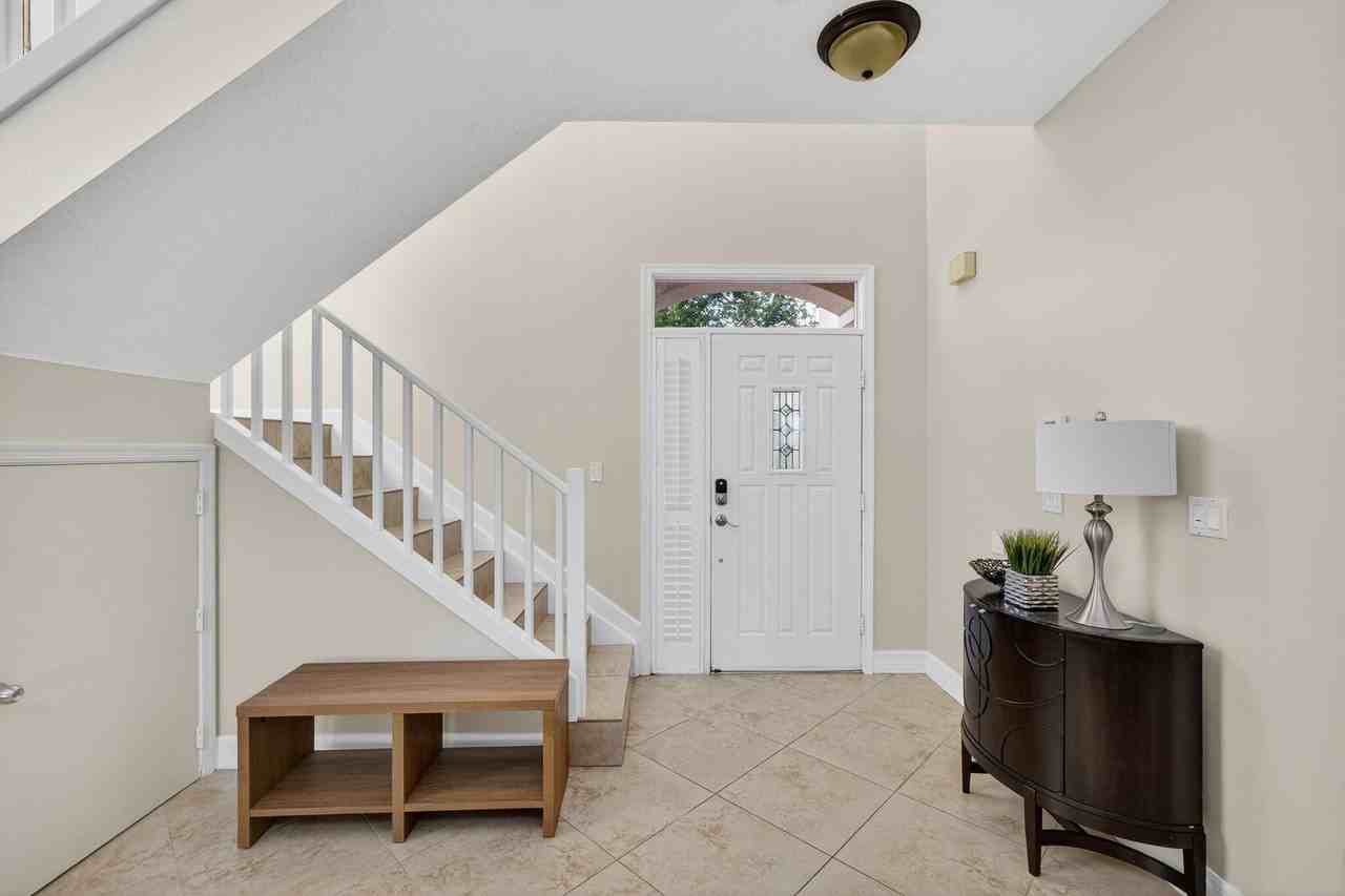 8400 Heritage Club Dr - Photo 6 of 50