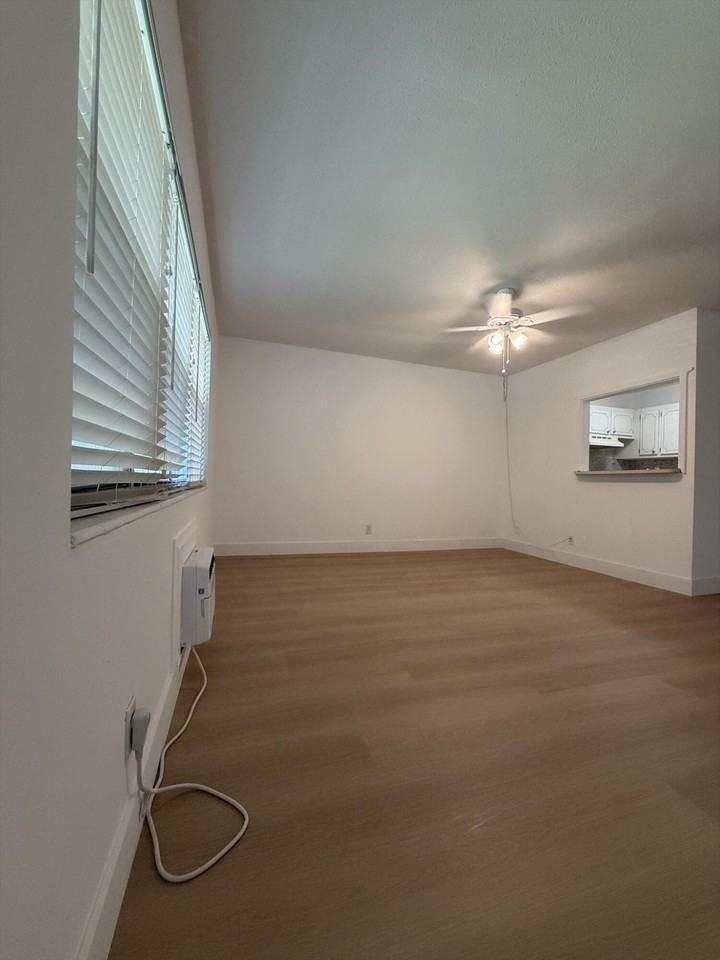 63 Norwich C - Photo 4 of 13