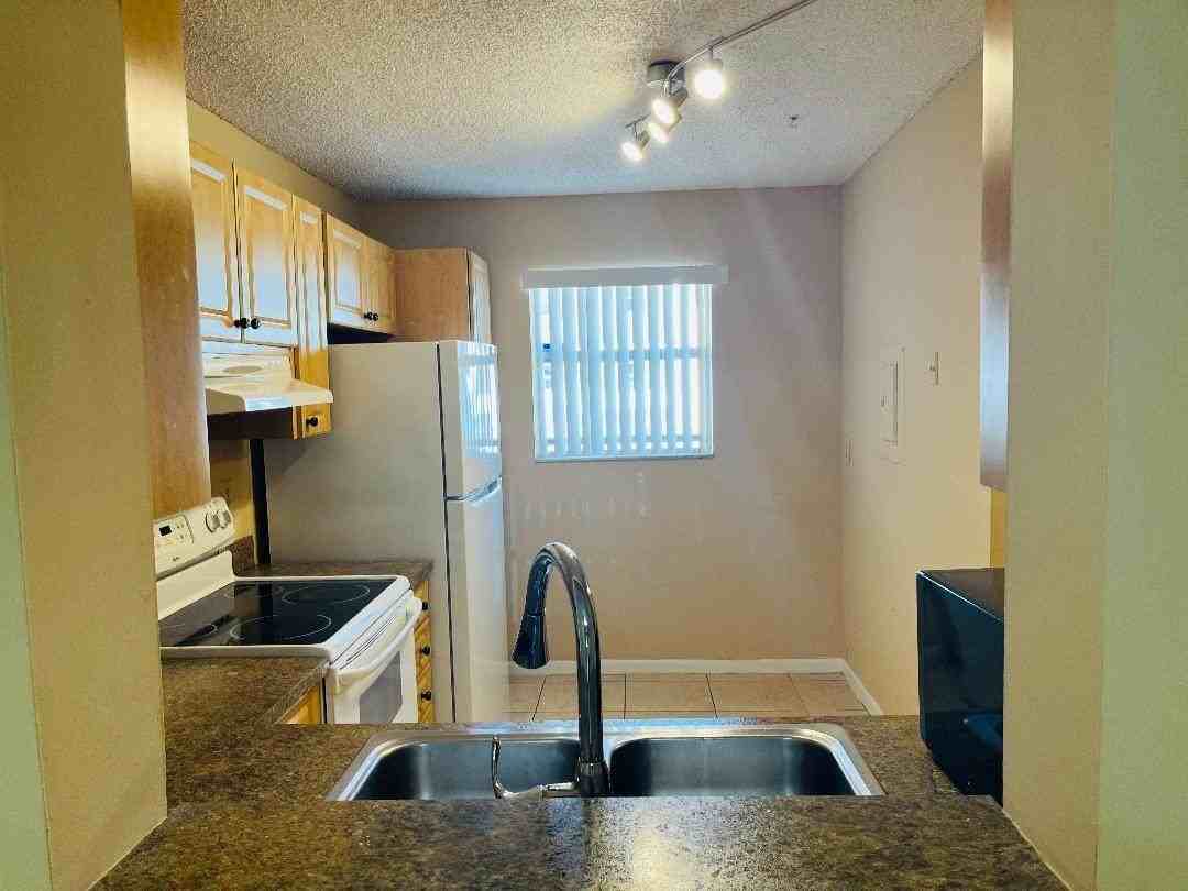 2885 Sw 22nd Ave Apt 106 - Photo 3 of 18