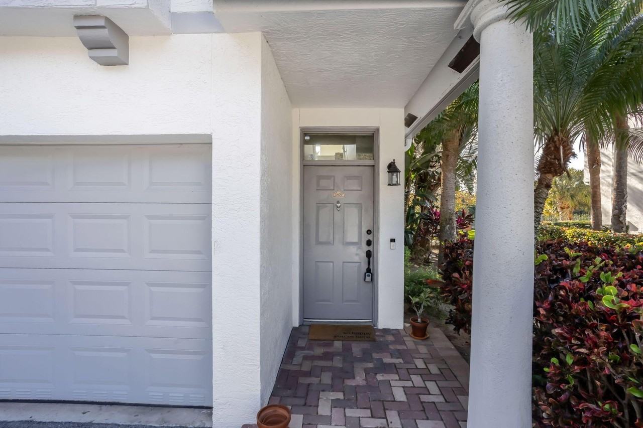 2044 Alta Meadows Ln Apt 1809 - Photo 3 of 31