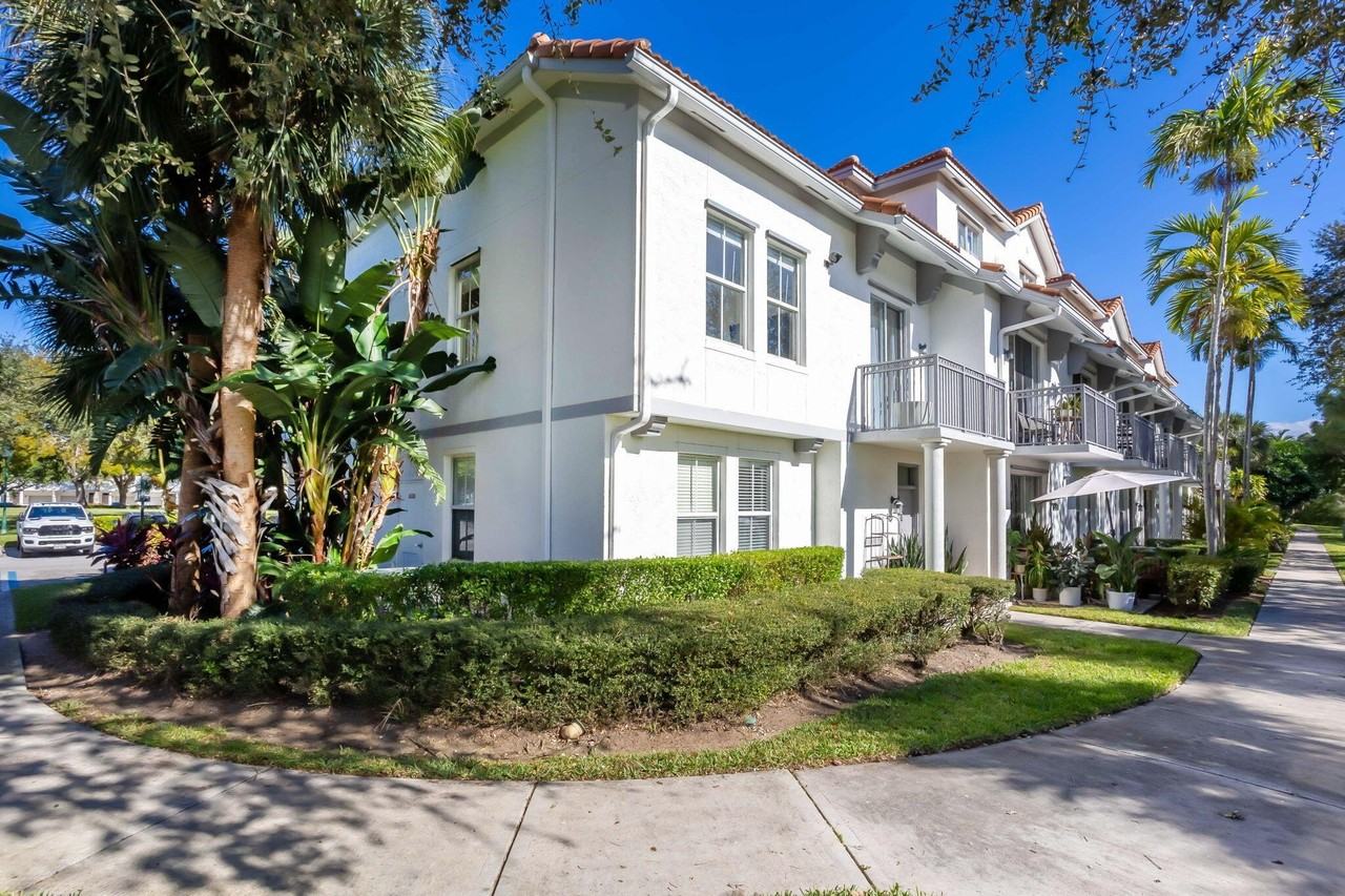 2044 Alta Meadows Ln Apt 1809 - Photo 5 of 31