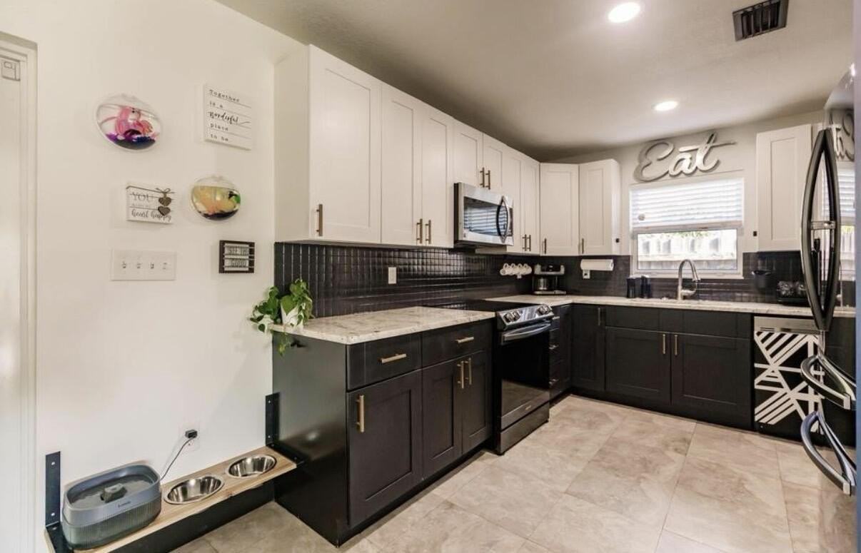 1605 S N St - Photo 2 of 27