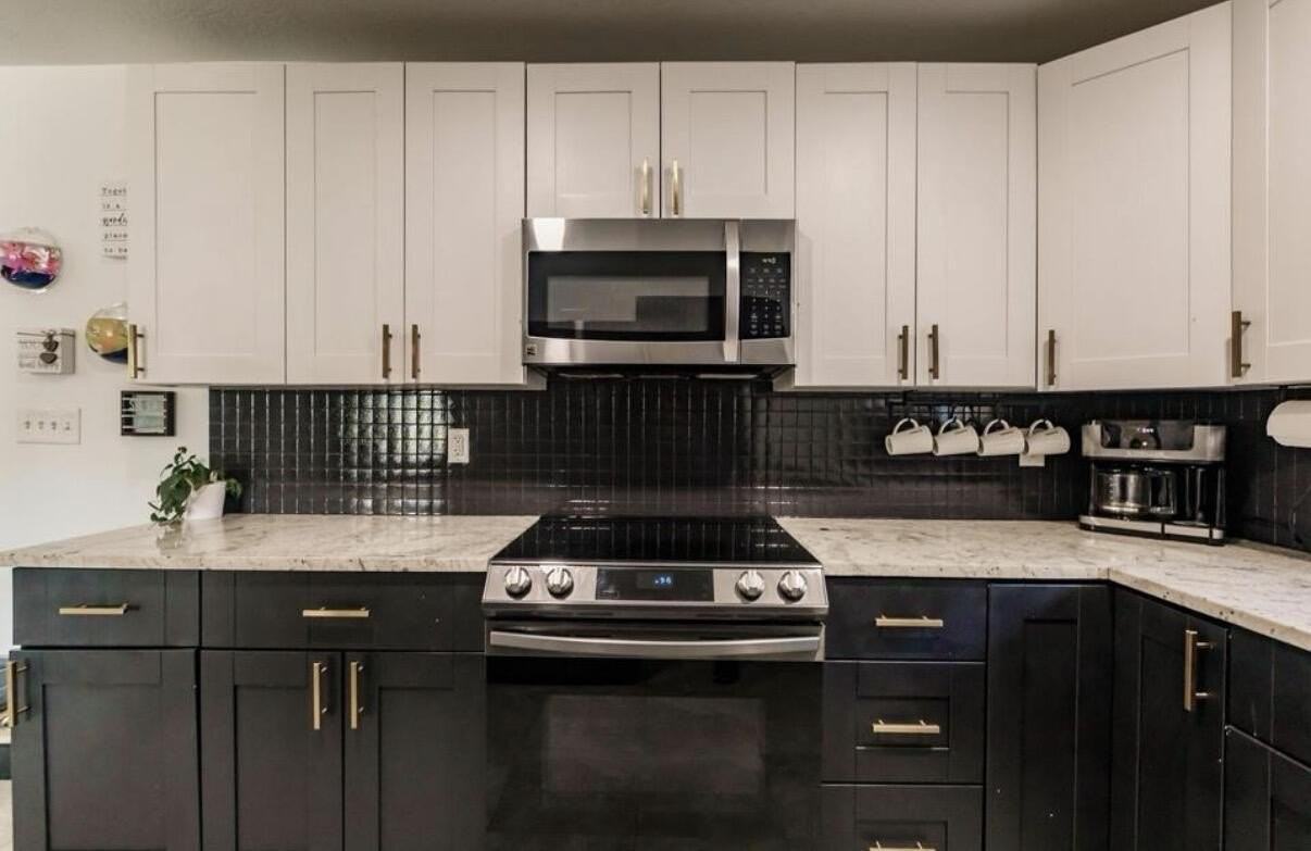 1605 S N St - Photo 3 of 27