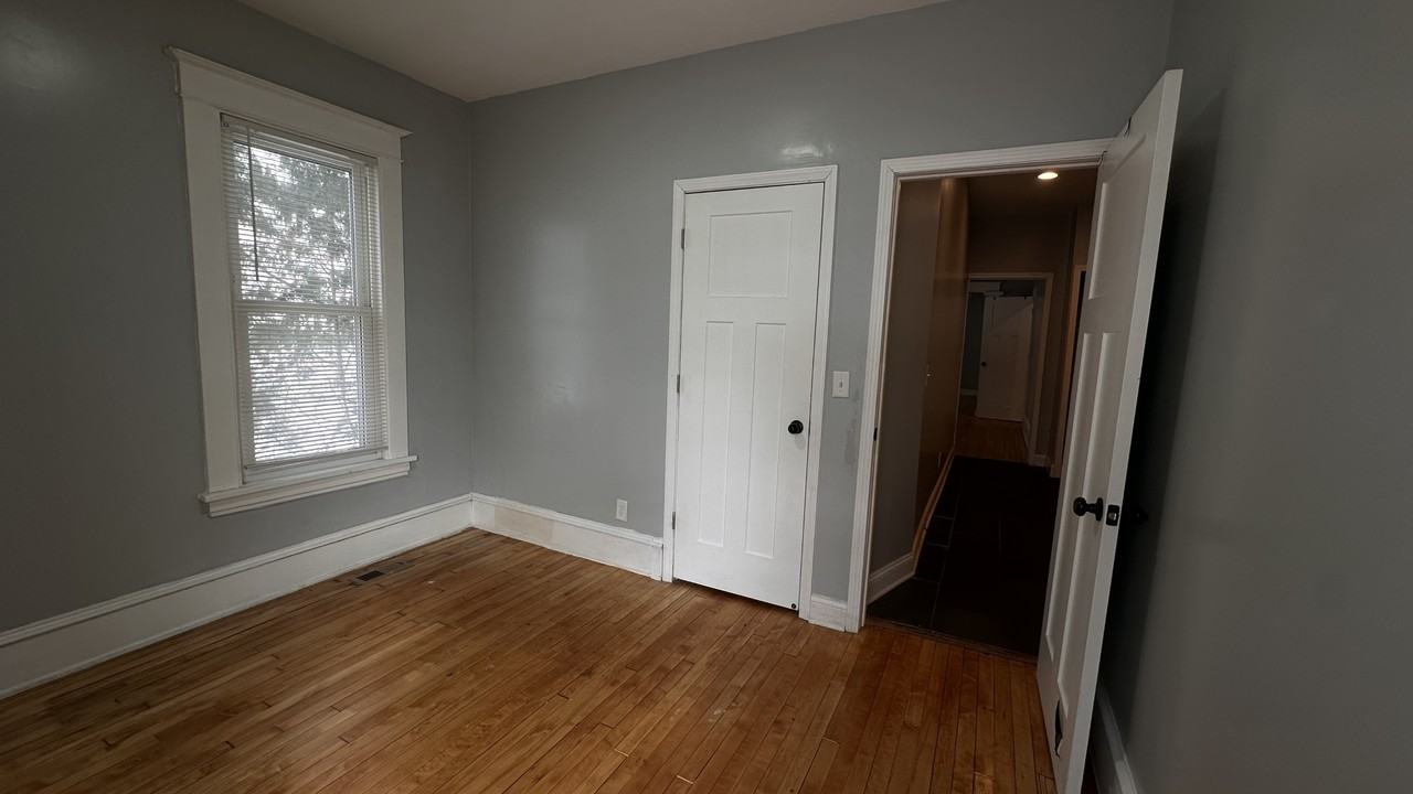 1143 15th Ave Se #2 - Photo 5 of 11