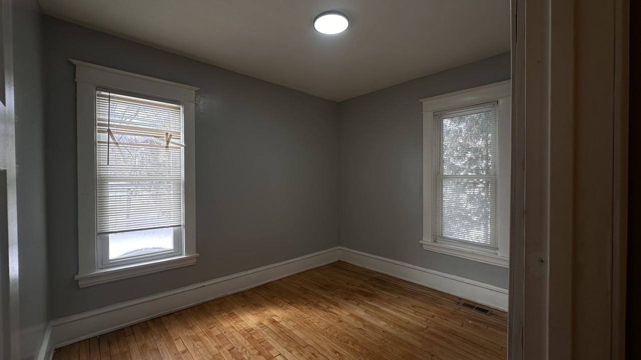 1143 15th Ave Se #2 - Photo 6 of 11