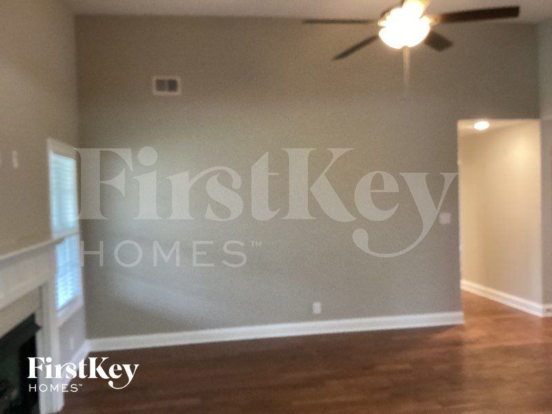 2336 Colston Dr - Photo 3 of 12