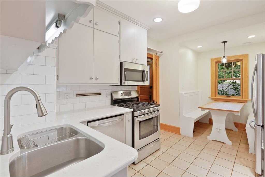 2301 Benjamin St Ne - Photo 6 of 20