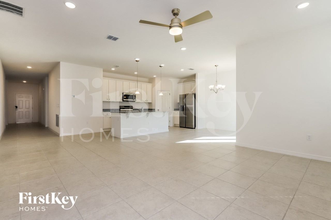 422 Reina Way - Photo 2 of 16