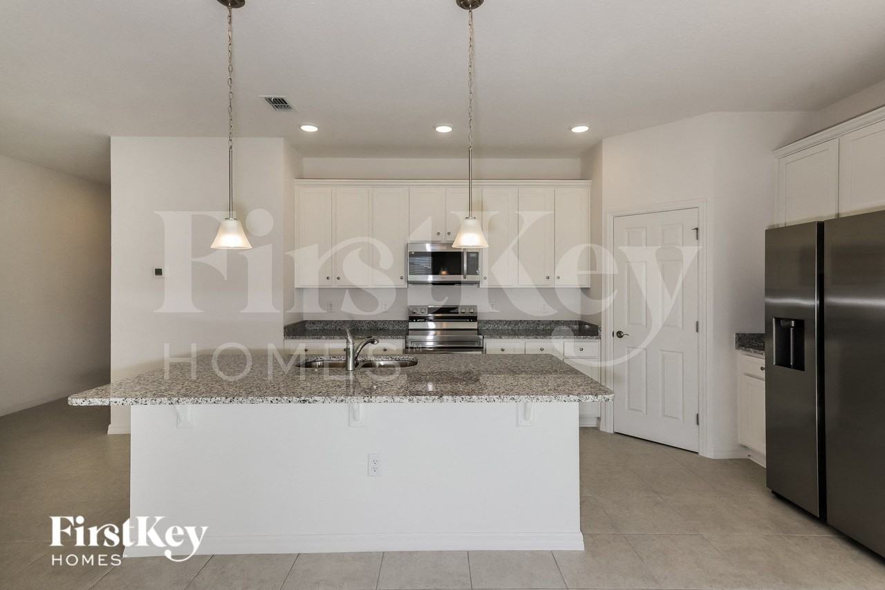 422 Reina Way - Photo 5 of 16