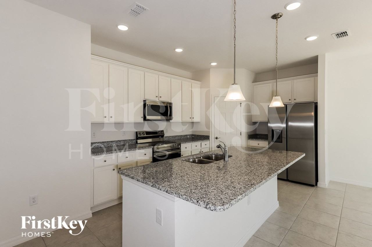 422 Reina Way - Photo 6 of 16