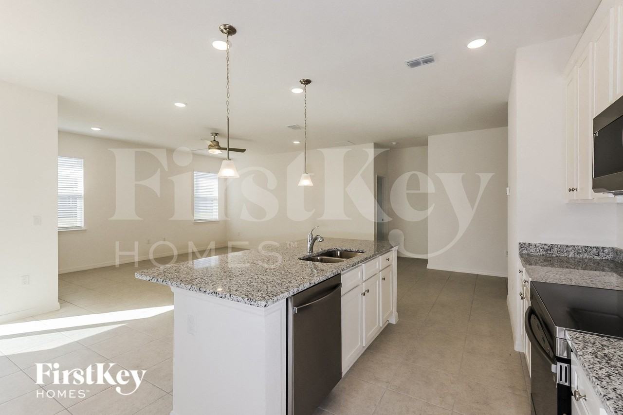 422 Reina Way - Photo 7 of 16