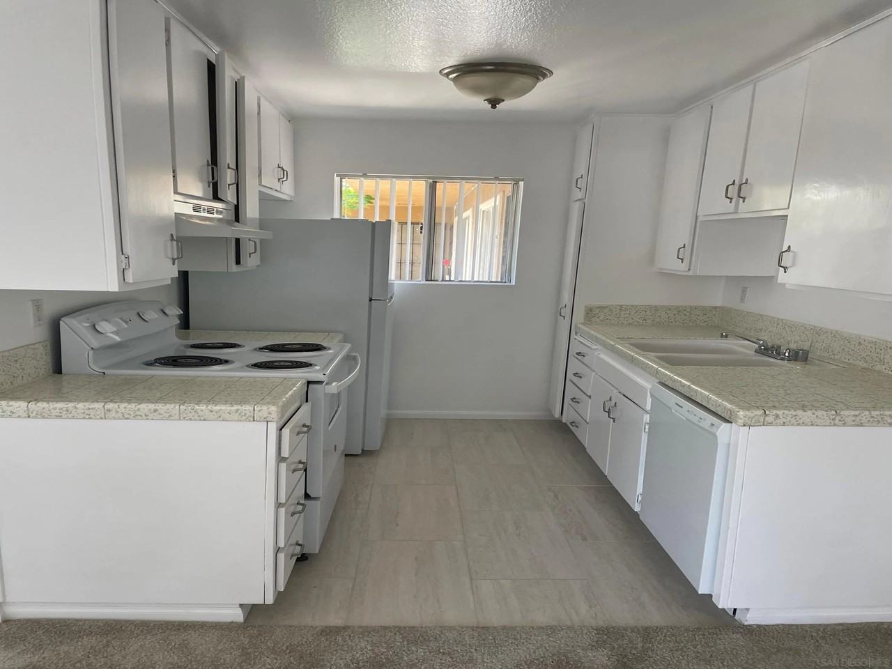 2166 Grand Ave Apt 10 - Photo 4 of 9