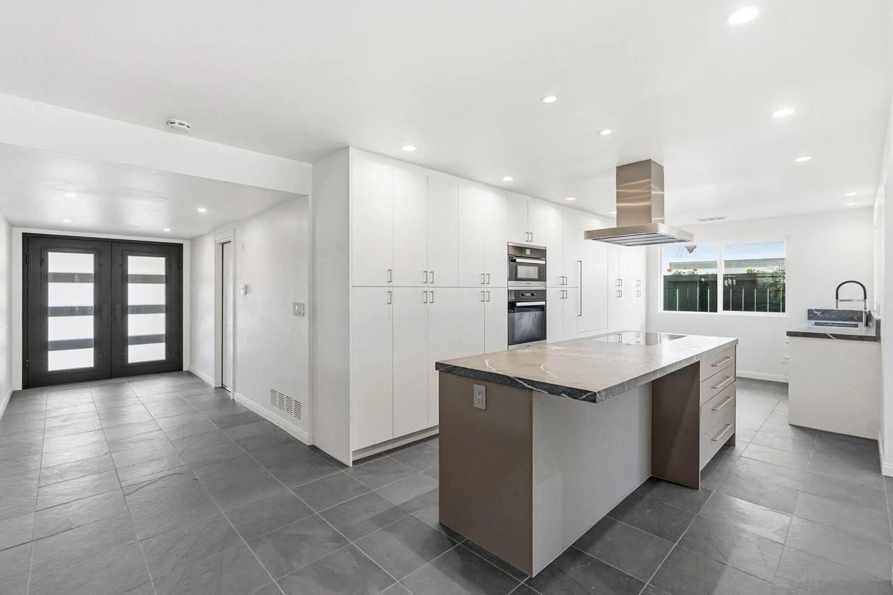 15999 Via De Las Palmas - Photo 2 of 16