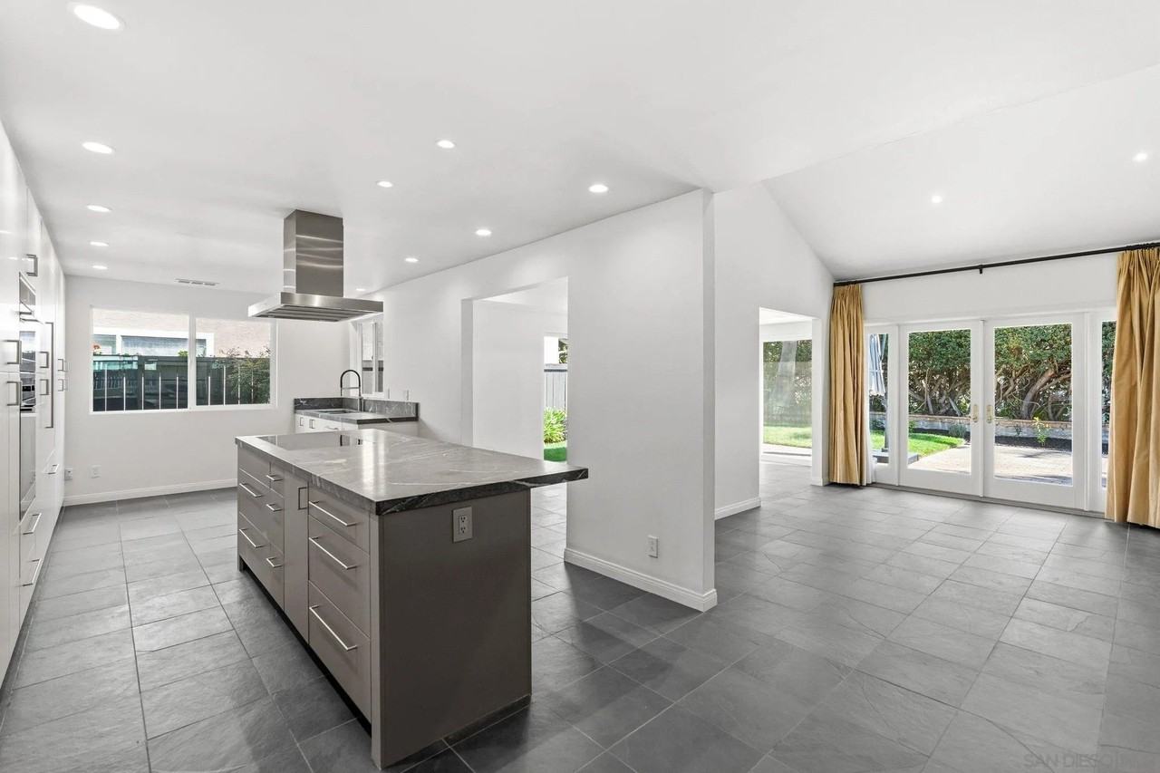 15999 Via De Las Palmas - Photo 3 of 16