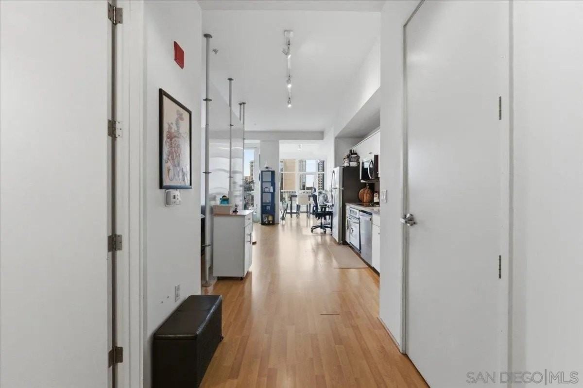 350 W Ash 711 - Photo 3 of 40